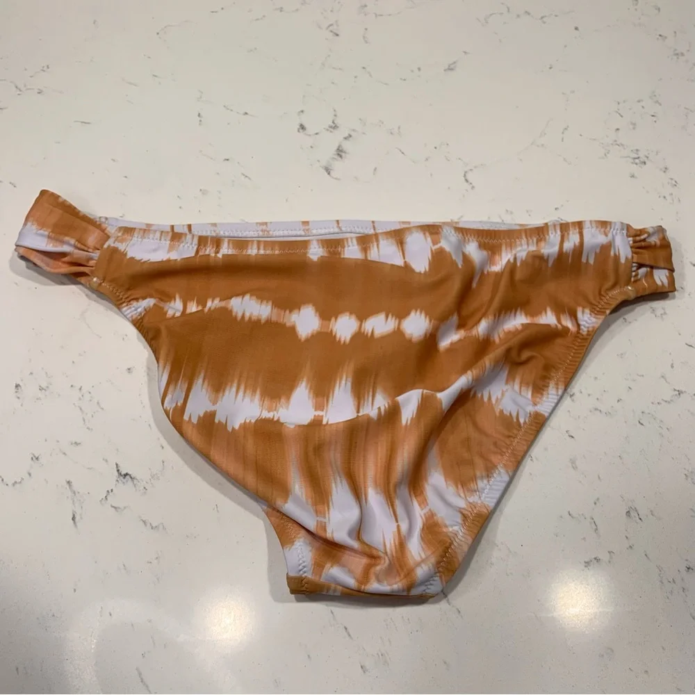Jessica Simpson tie dye